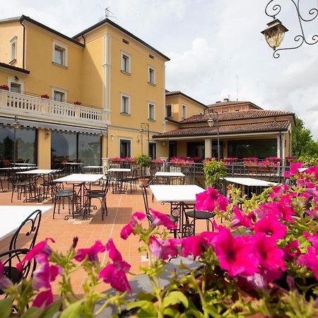 Albergo Cane Dozza Buitenkant foto