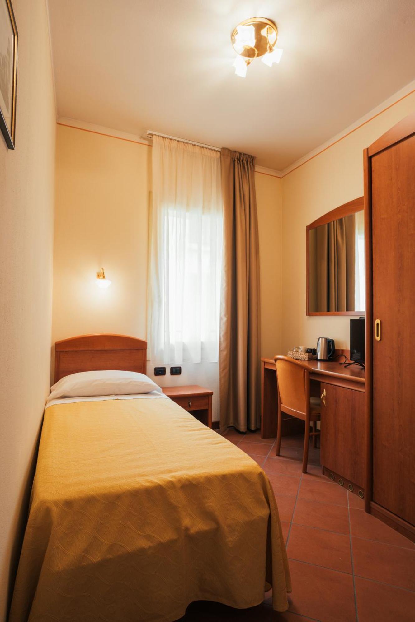 Albergo Cane Dozza Buitenkant foto