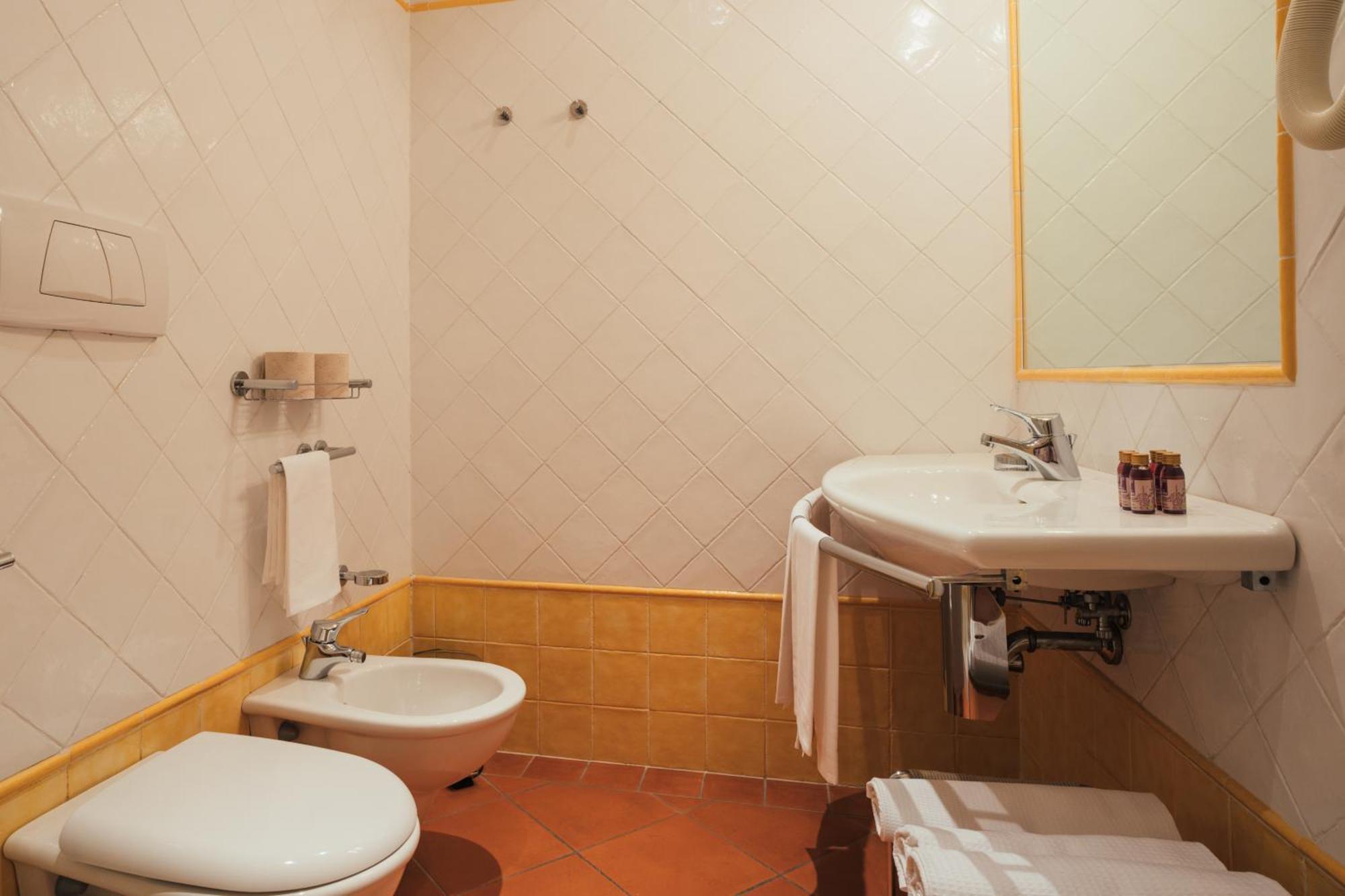 Albergo Cane Dozza Buitenkant foto