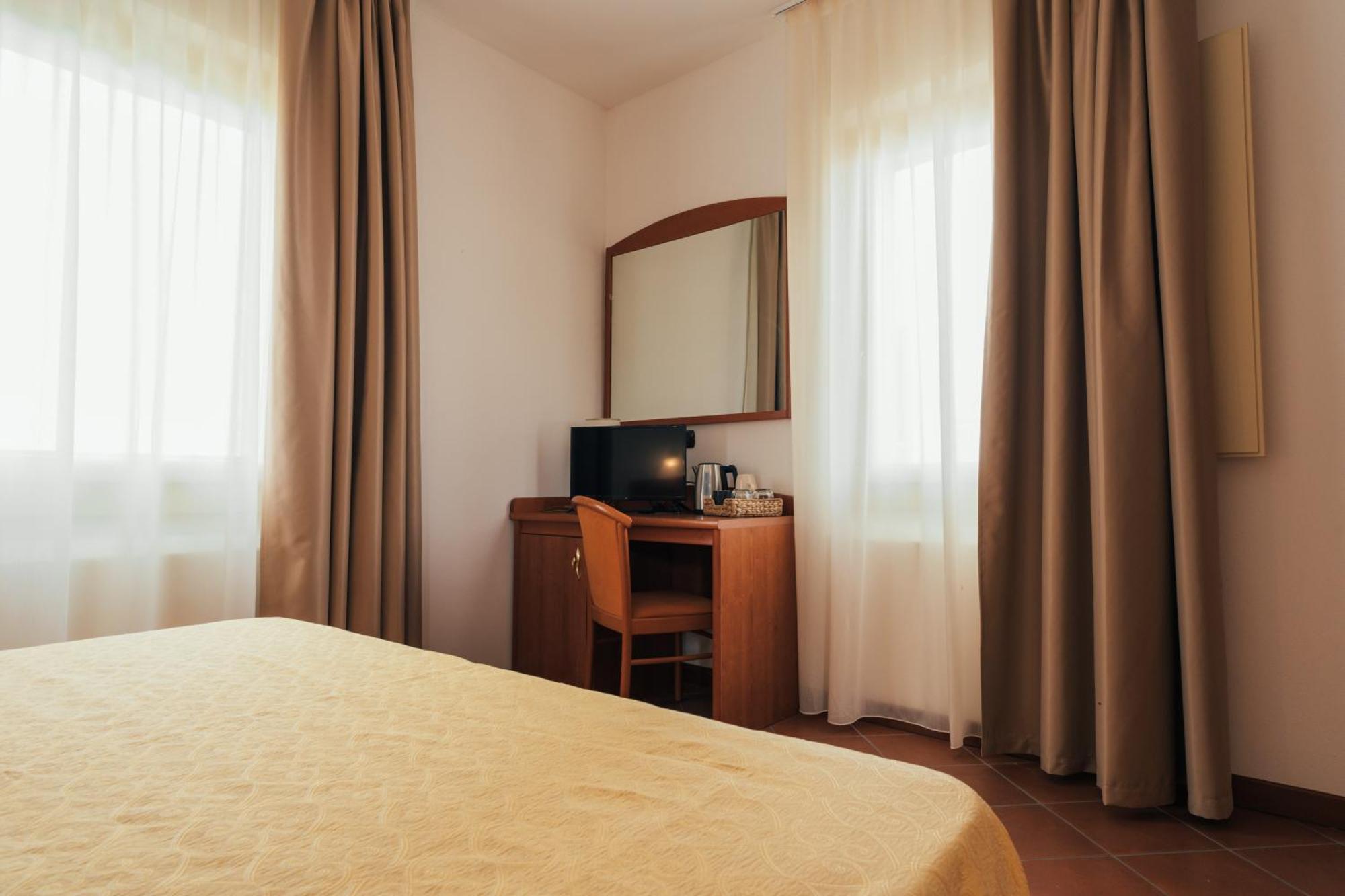 Albergo Cane Dozza Buitenkant foto