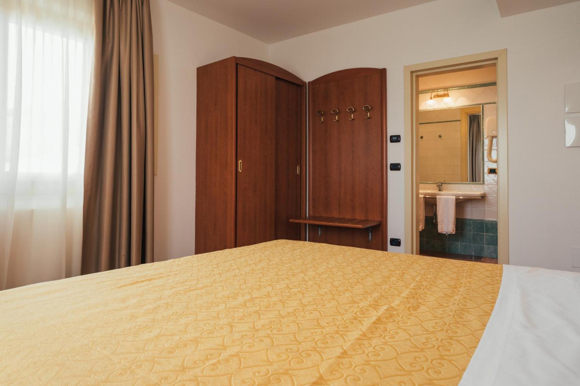 Albergo Cane Dozza Buitenkant foto