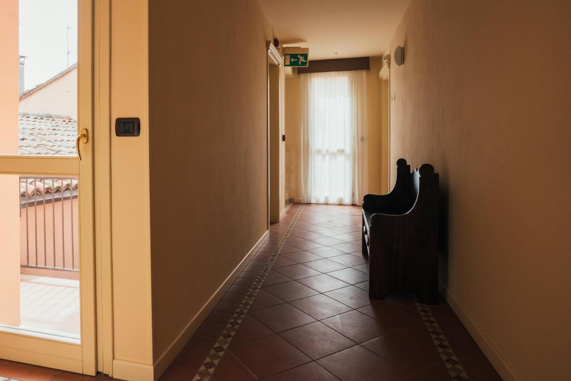 Albergo Cane Dozza Buitenkant foto