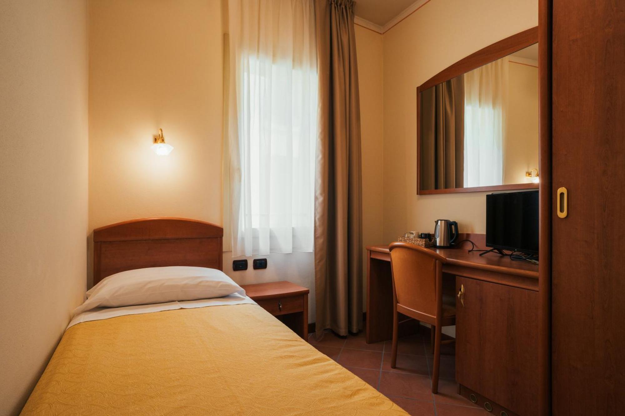 Albergo Cane Dozza Buitenkant foto