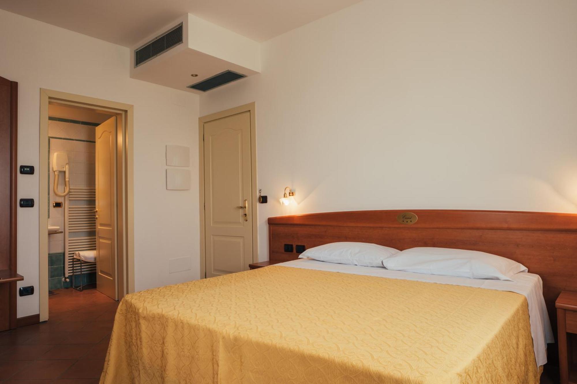 Albergo Cane Dozza Buitenkant foto