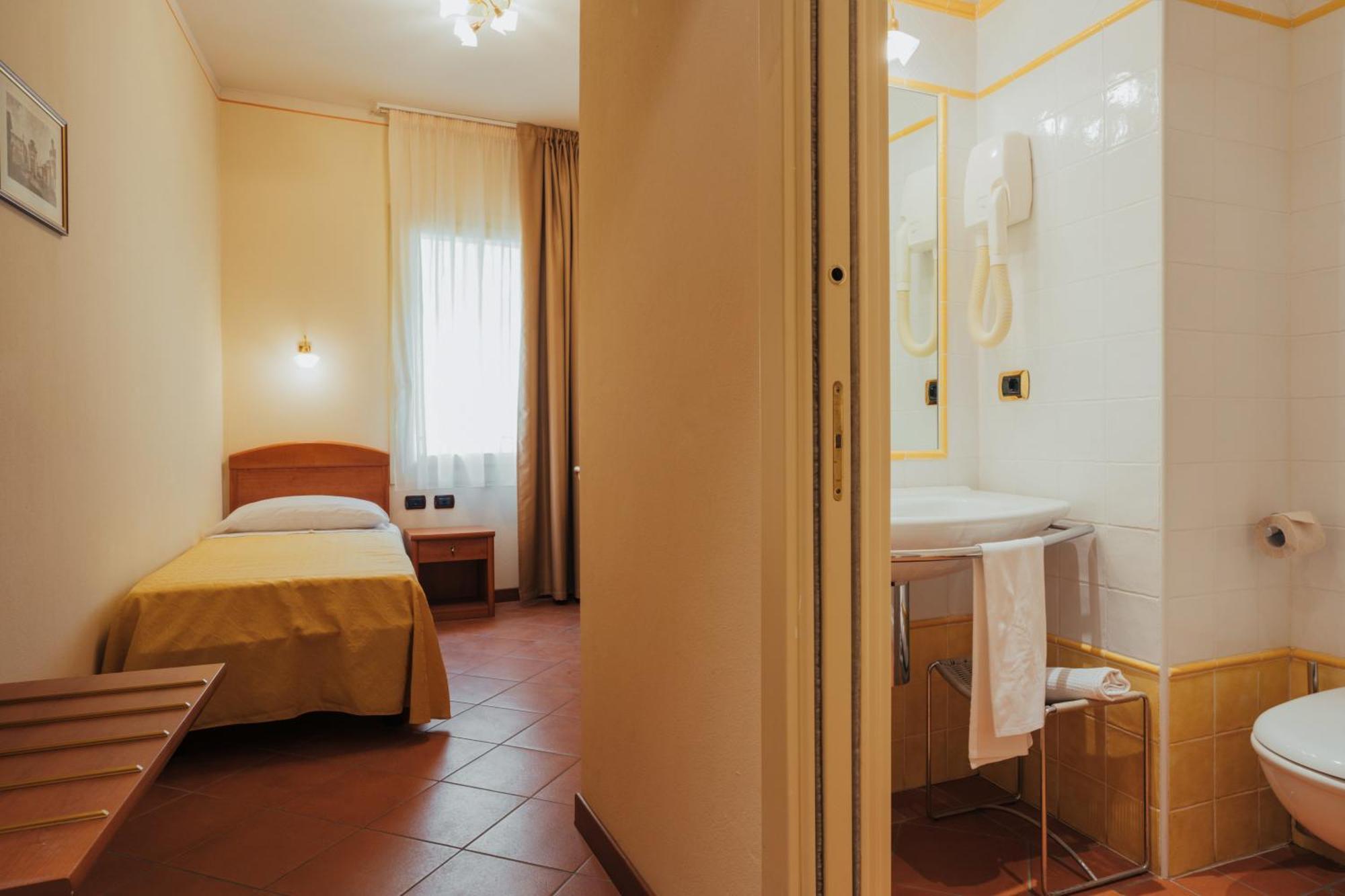 Albergo Cane Dozza Buitenkant foto
