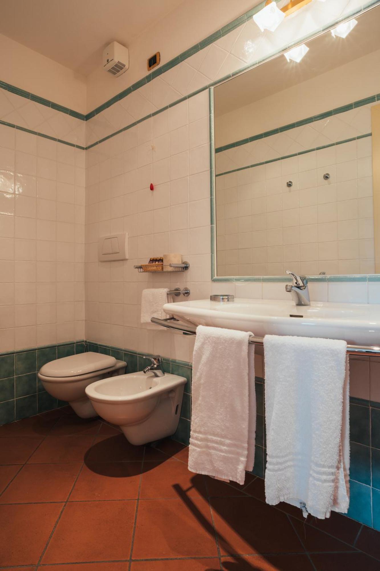 Albergo Cane Dozza Buitenkant foto