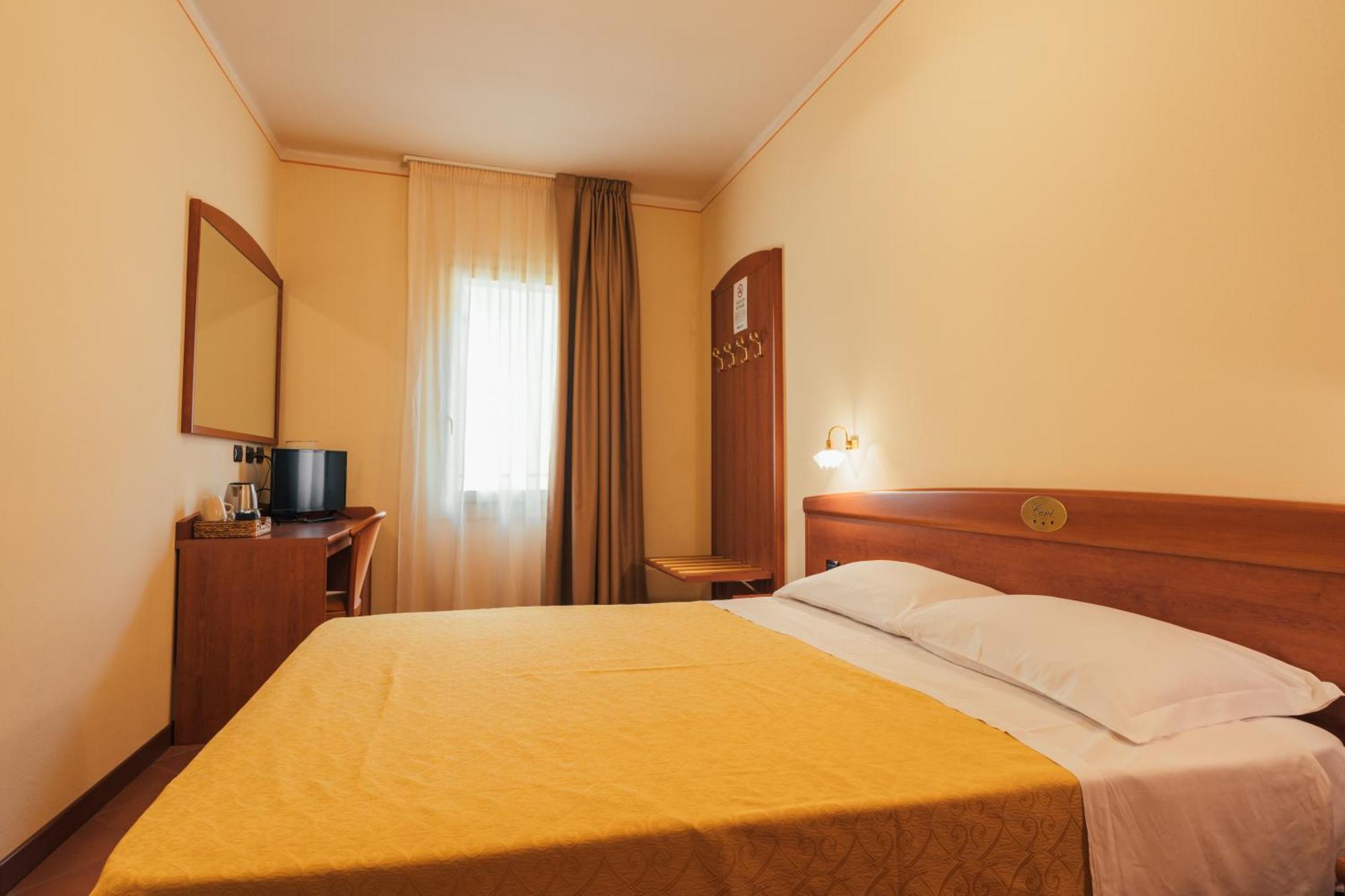 Albergo Cane Dozza Buitenkant foto