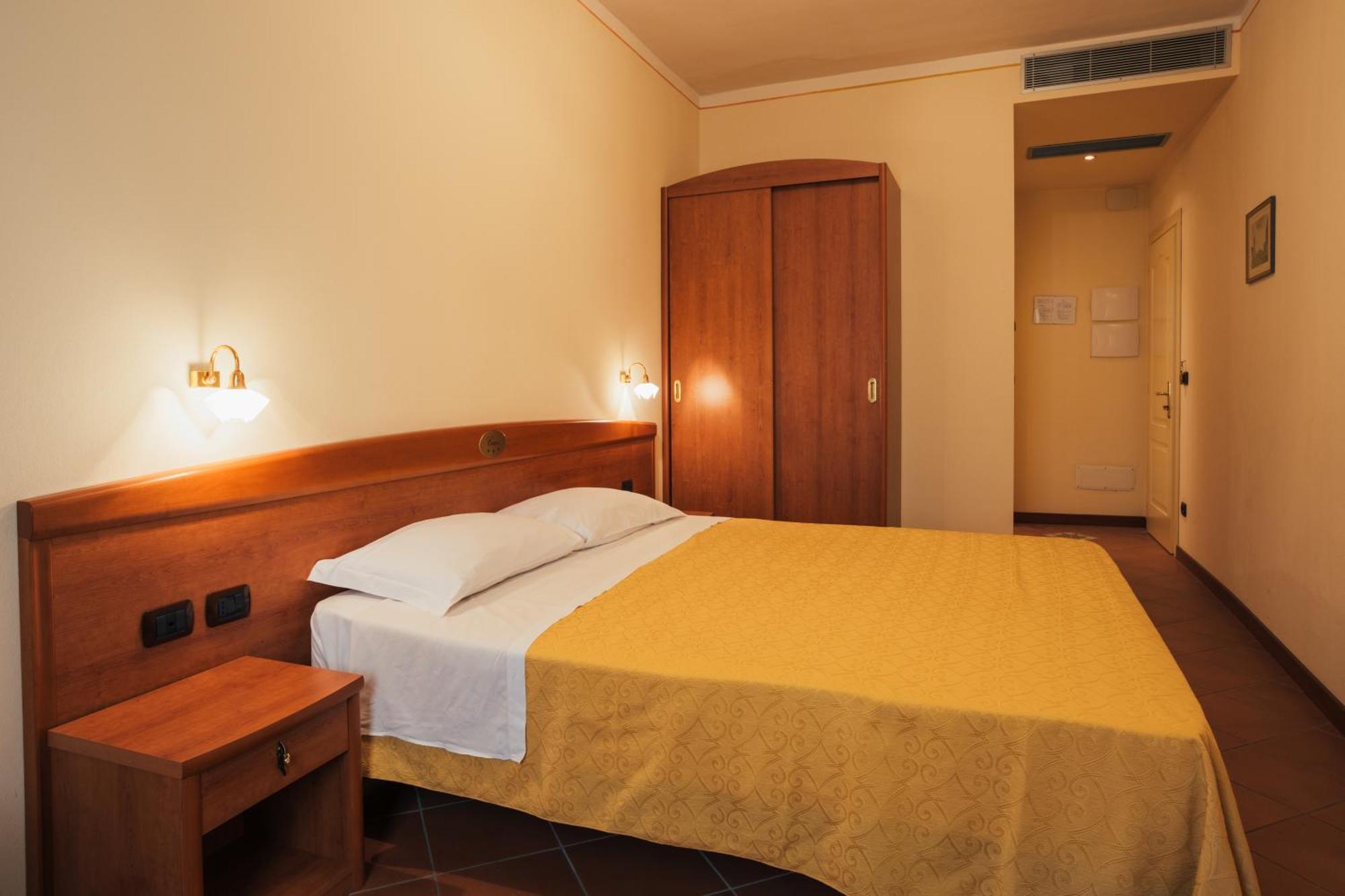 Albergo Cane Dozza Buitenkant foto