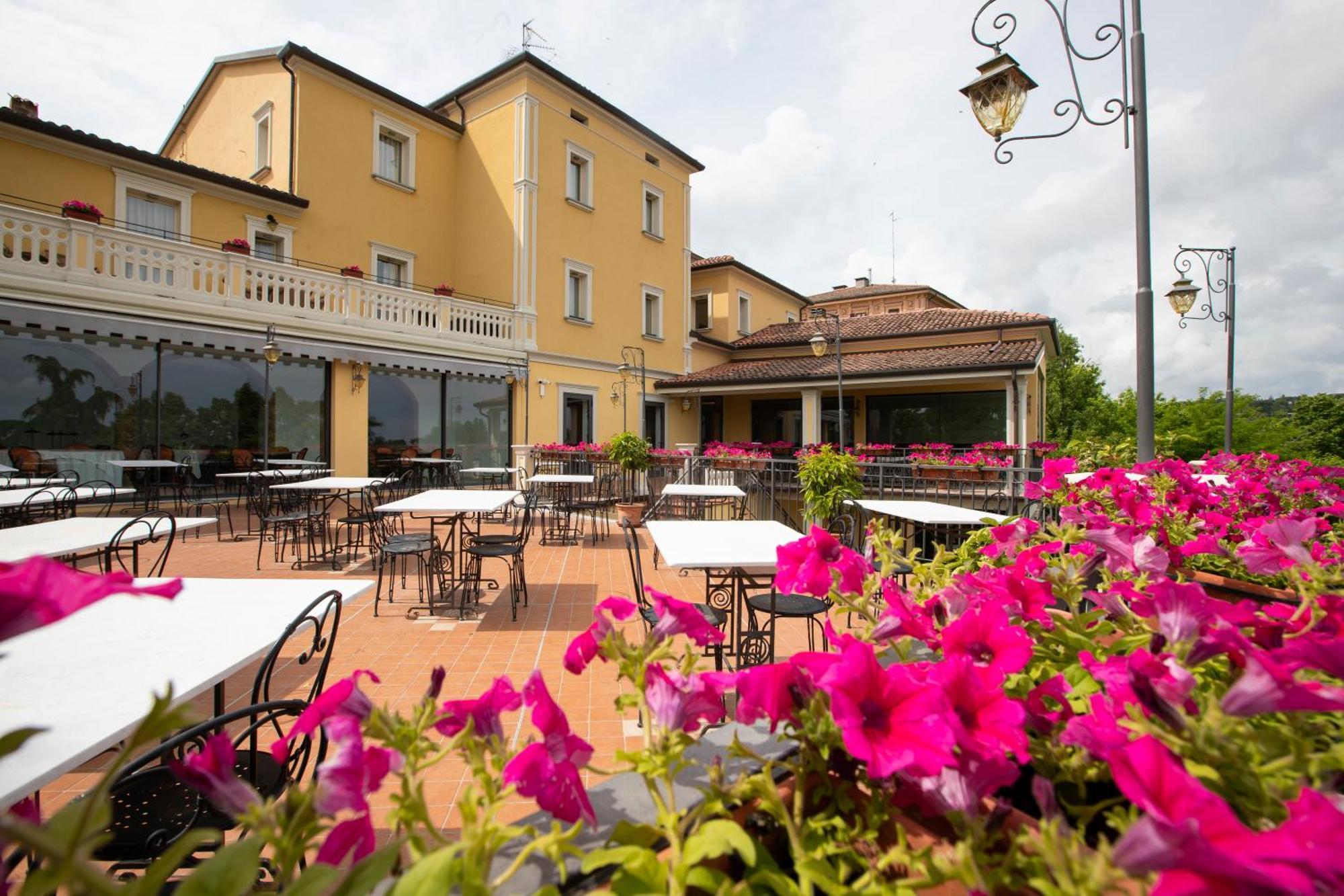 Albergo Cane Dozza Buitenkant foto